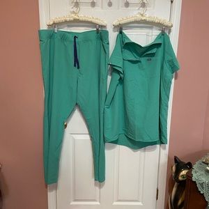 Figs surgical green XXL Livingston pants 2XL Kitale top